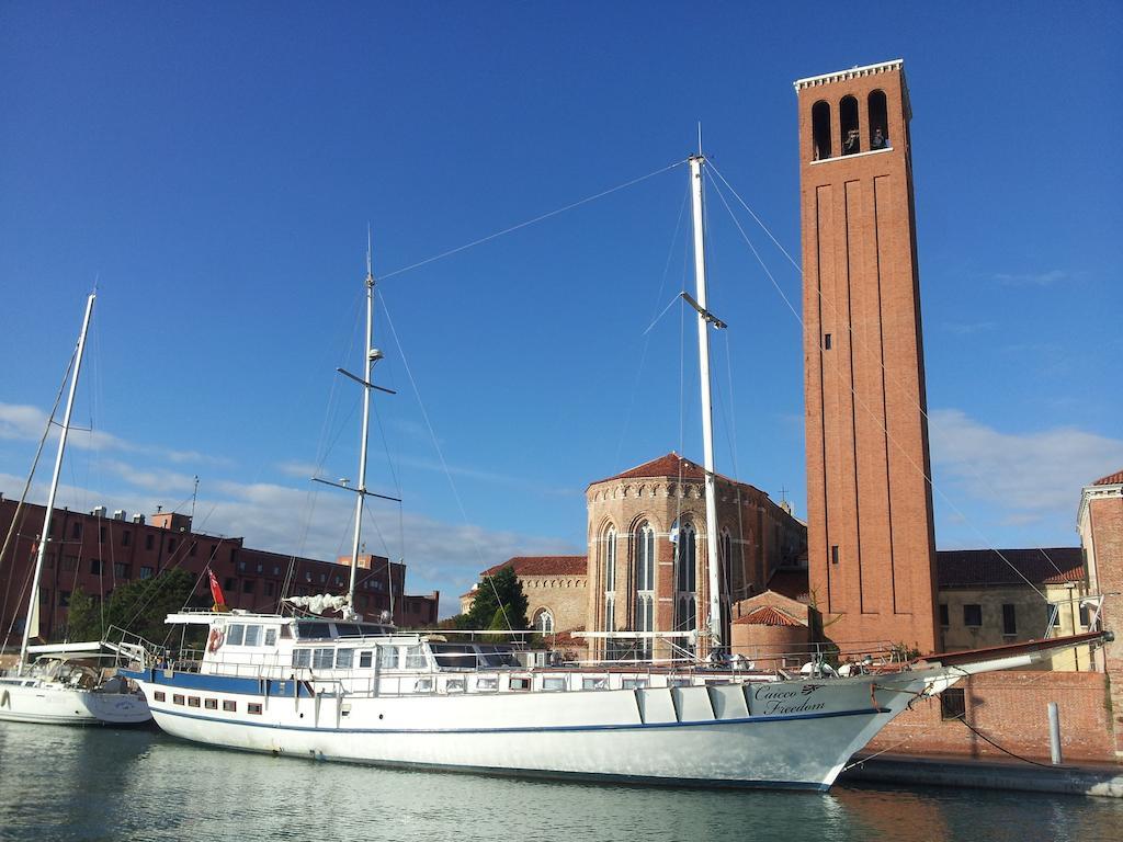 Venezia Boat & Breakfast Caicco Freedom Hotel ภายนอก รูปภาพ