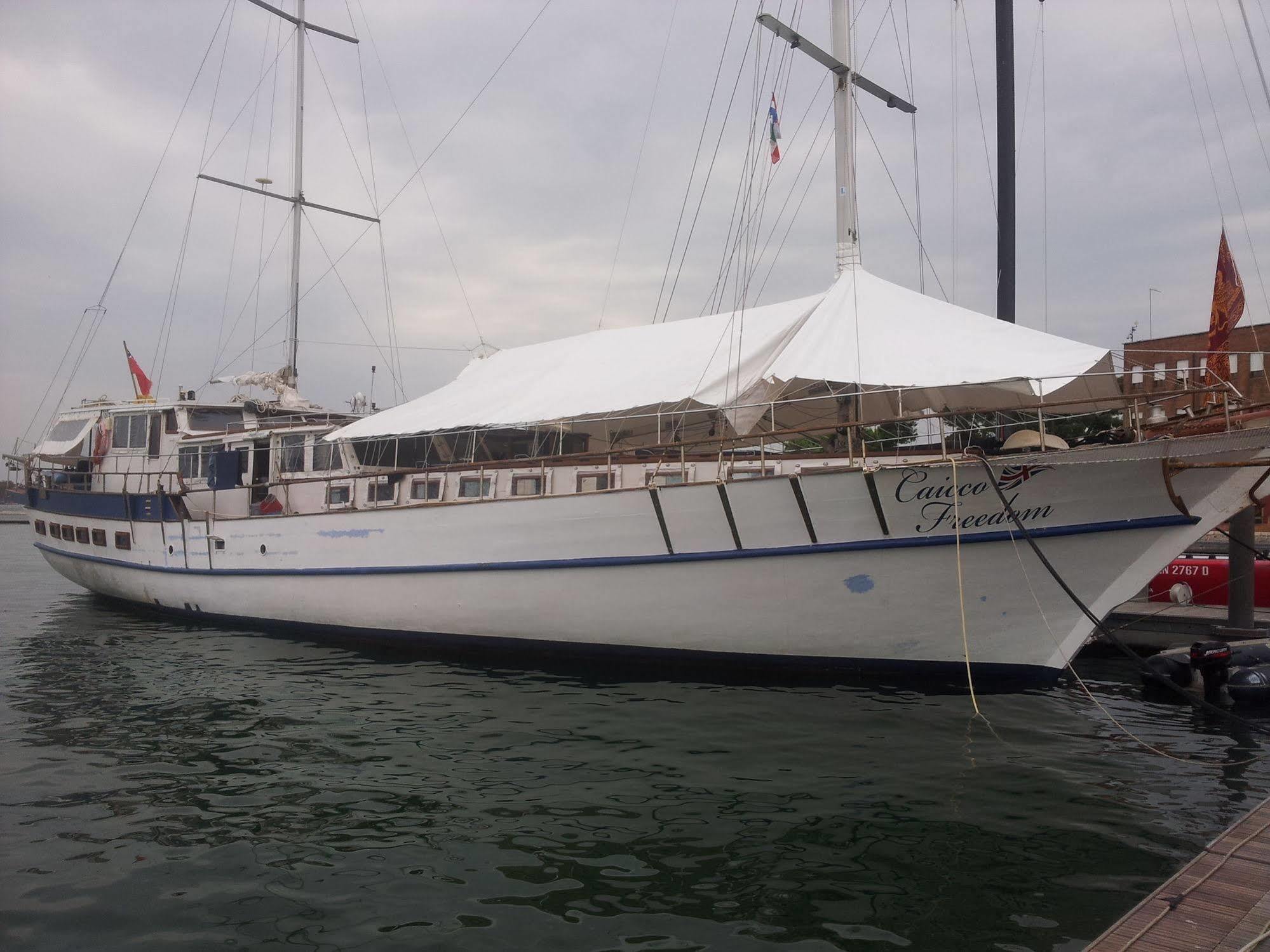 Venezia Boat & Breakfast Caicco Freedom Hotel ภายนอก รูปภาพ
