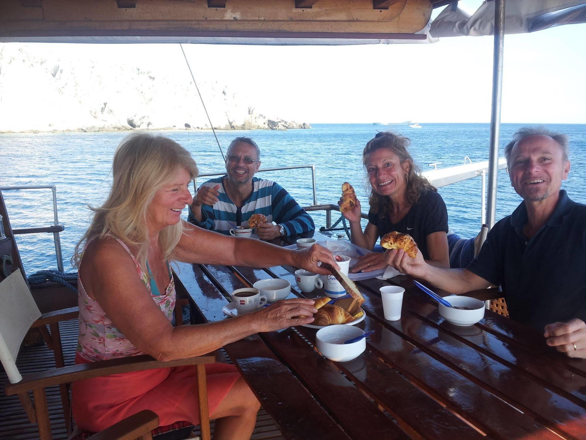 Venezia Boat & Breakfast Caicco Freedom Hotel ภายนอก รูปภาพ