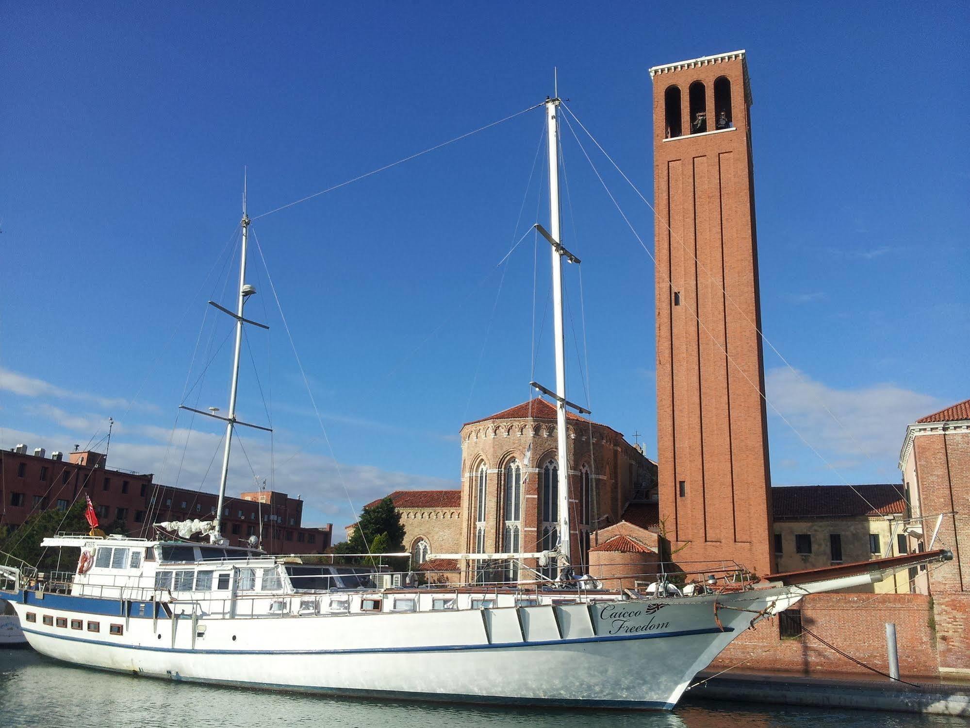 Venezia Boat & Breakfast Caicco Freedom Hotel ภายนอก รูปภาพ