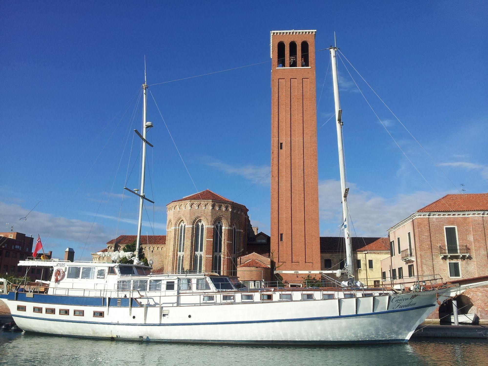 Venezia Boat & Breakfast Caicco Freedom Hotel ภายนอก รูปภาพ