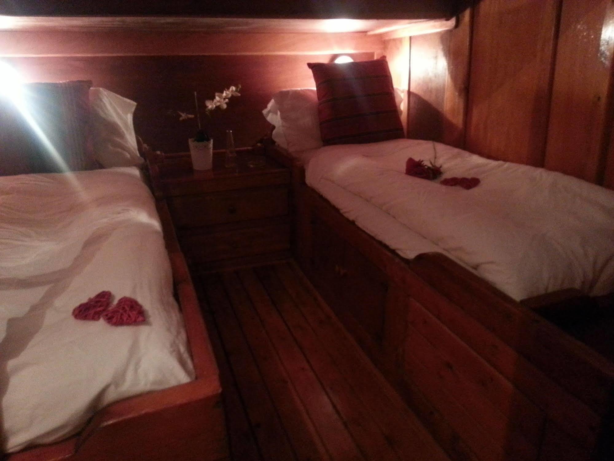 Venezia Boat & Breakfast Caicco Freedom Hotel ภายนอก รูปภาพ