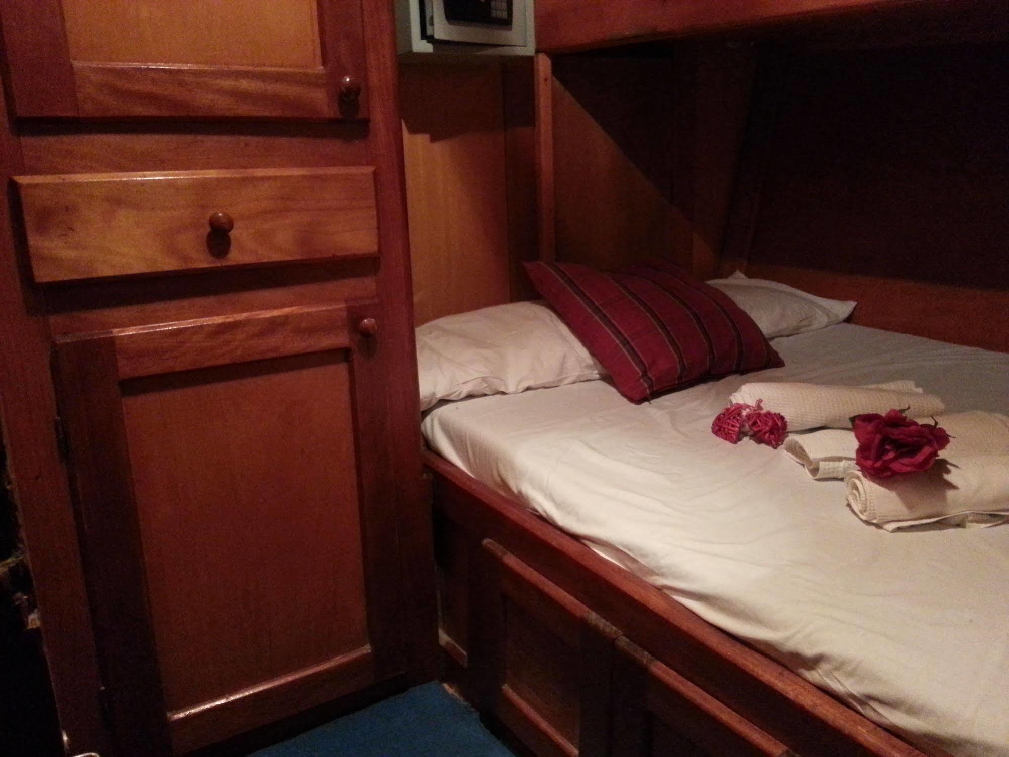 Venezia Boat & Breakfast Caicco Freedom Hotel ภายนอก รูปภาพ