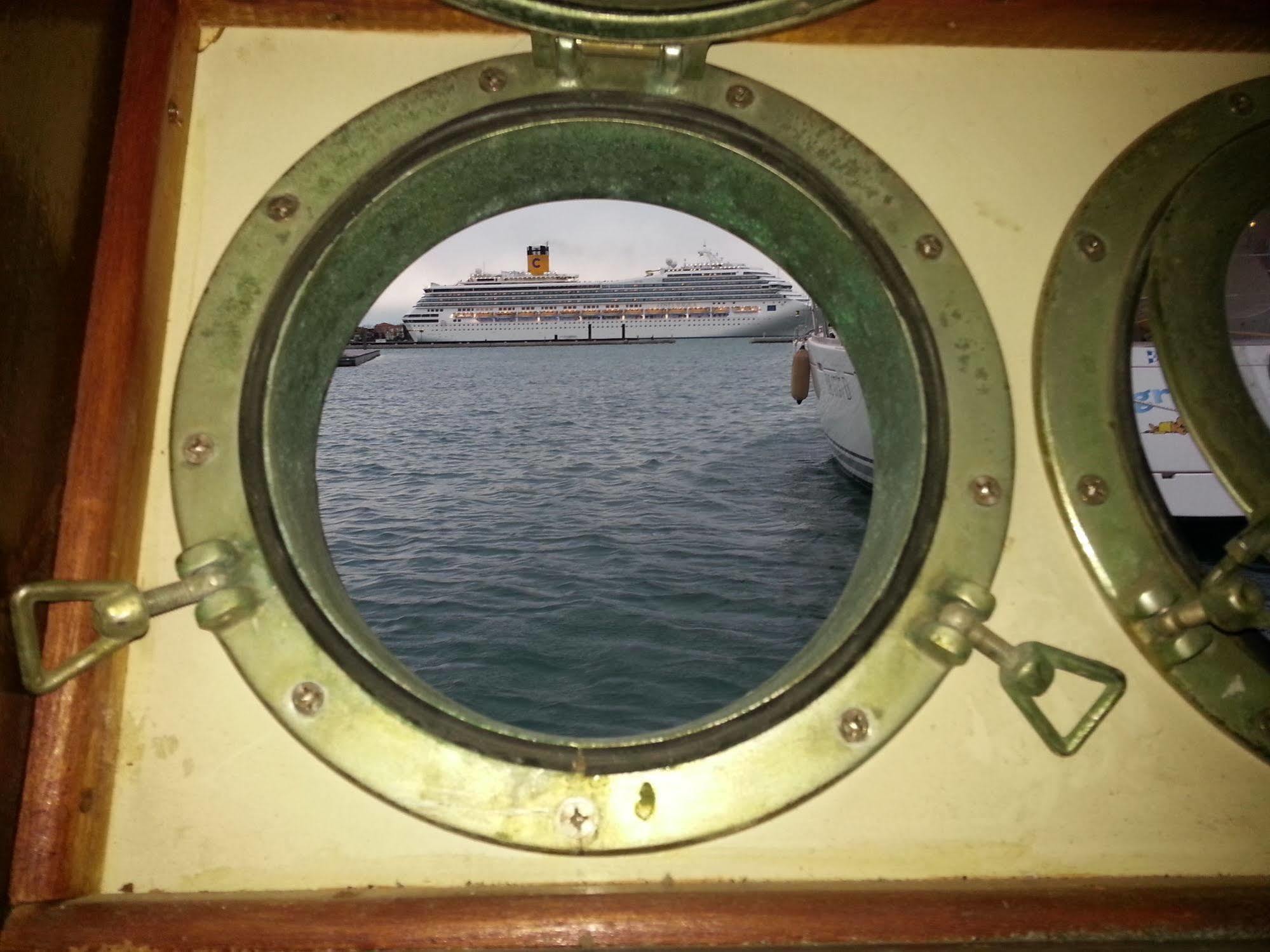 Venezia Boat & Breakfast Caicco Freedom Hotel ภายนอก รูปภาพ