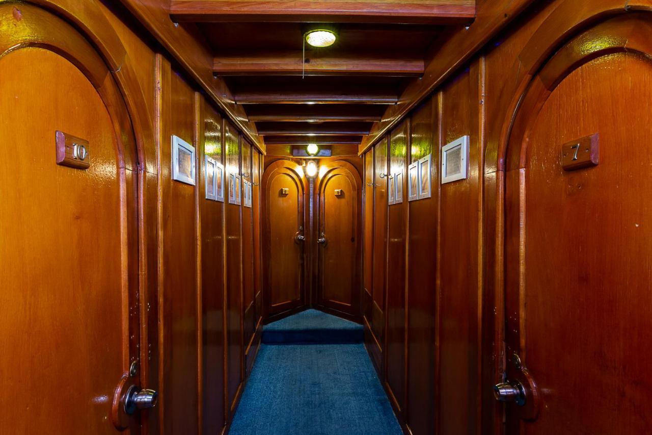 Venezia Boat & Breakfast Caicco Freedom Hotel ภายนอก รูปภาพ