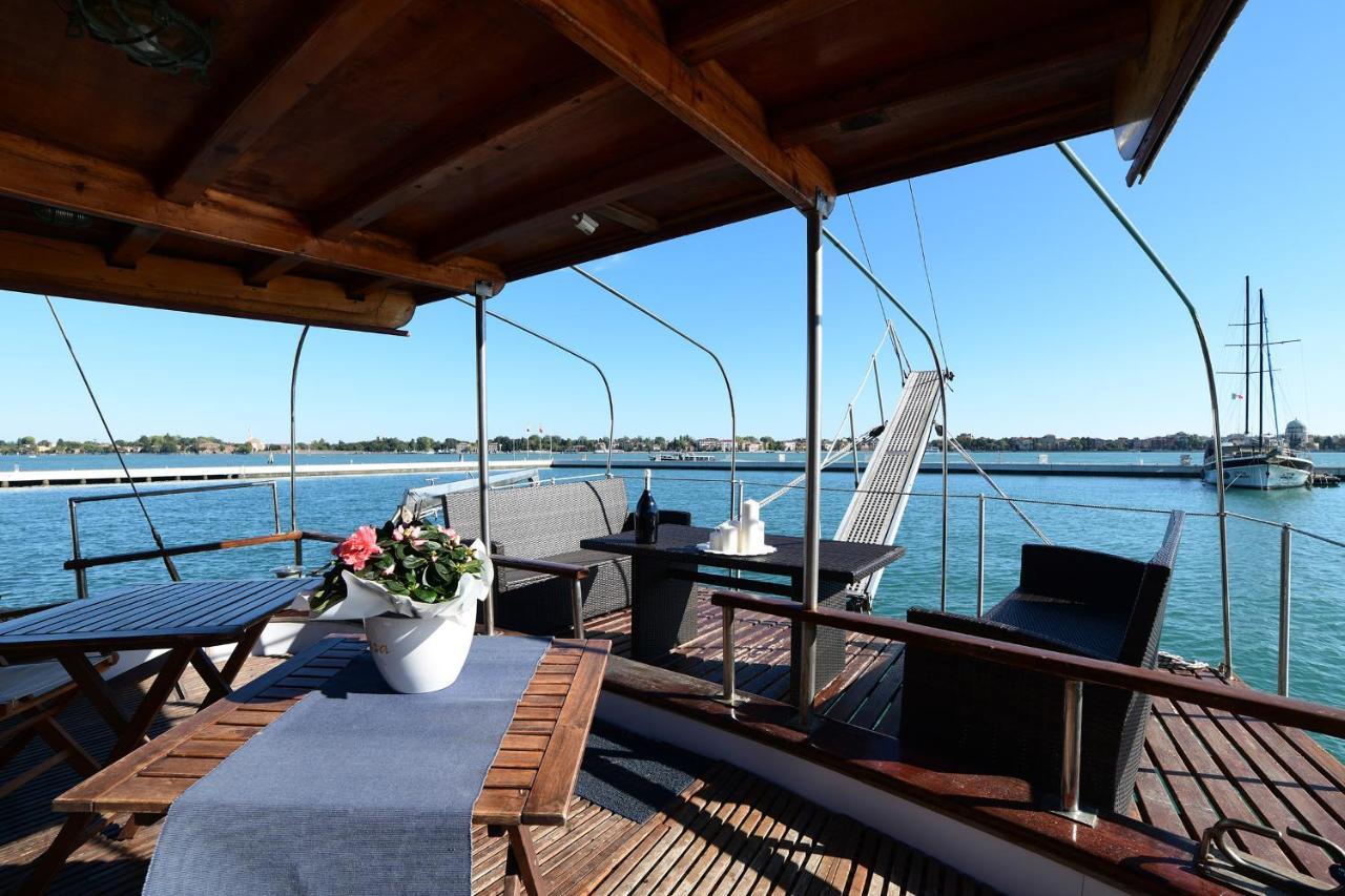 Venezia Boat & Breakfast Caicco Freedom Hotel ภายนอก รูปภาพ