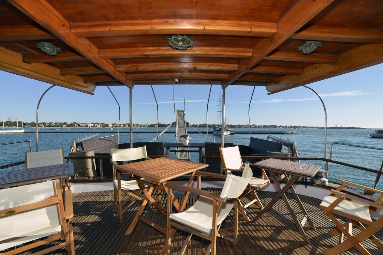 Venezia Boat & Breakfast Caicco Freedom Hotel ภายนอก รูปภาพ