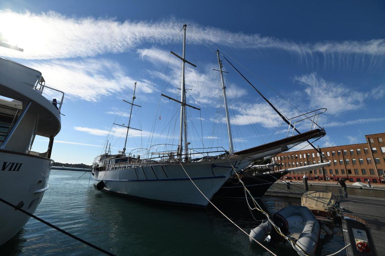 Venezia Boat & Breakfast Caicco Freedom Hotel ภายนอก รูปภาพ