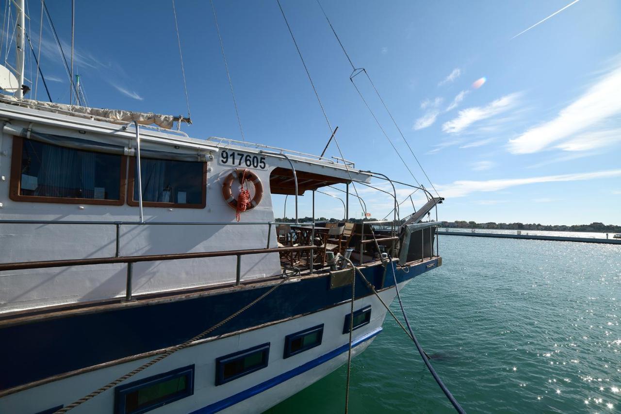 Venezia Boat & Breakfast Caicco Freedom Hotel ภายนอก รูปภาพ