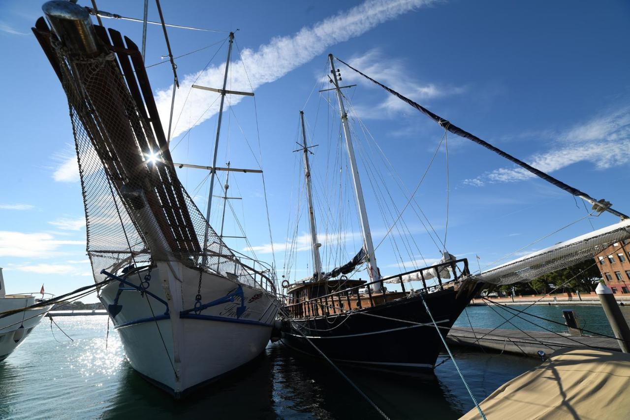 Venezia Boat & Breakfast Caicco Freedom Hotel ภายนอก รูปภาพ