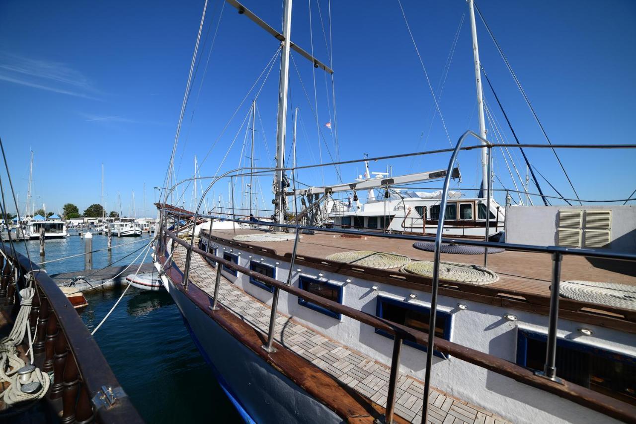 Venezia Boat & Breakfast Caicco Freedom Hotel ภายนอก รูปภาพ